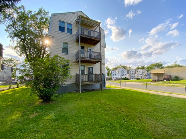 Building Photo - 240 Martin St
