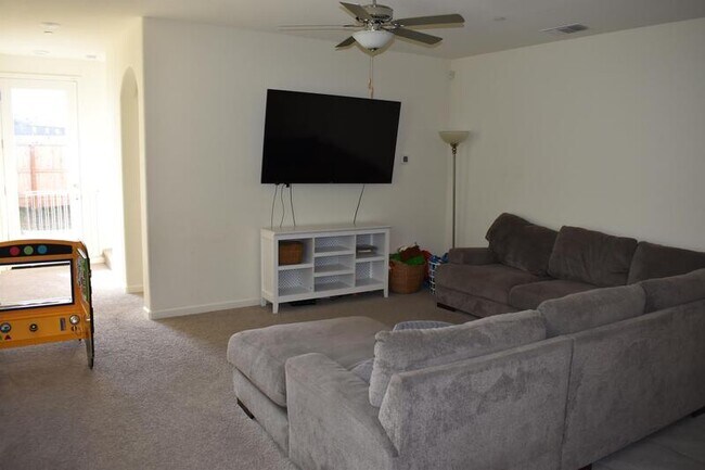 Building Photo - 1421 Mission Dr