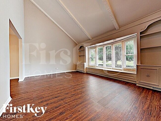 Foto del edificio - 707 Rose Ln