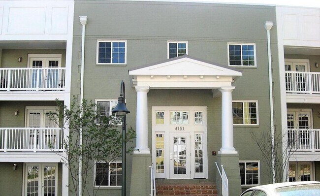 Foto del edificio - Gorgeous 1 Bed 1 Bath 1st Floor Condo In S...