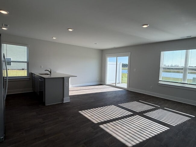 Building Photo - 4339 Majesty Dr