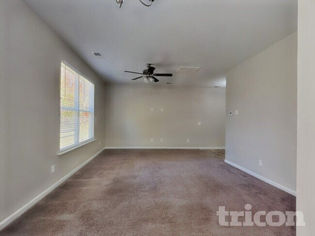 Foto del edificio - 2900 Dallas Ct