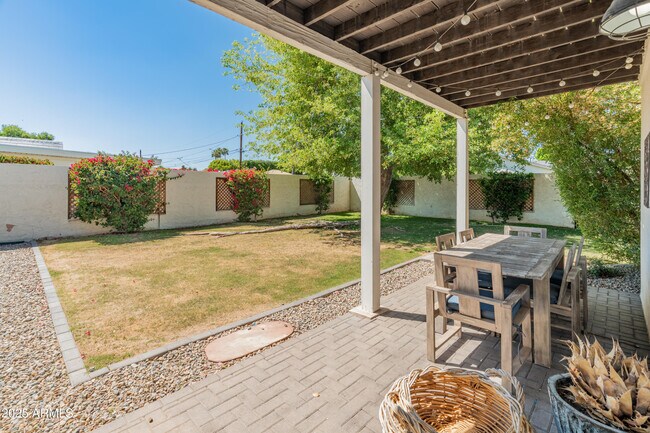 Building Photo - 4146 E Glenrosa Ave
