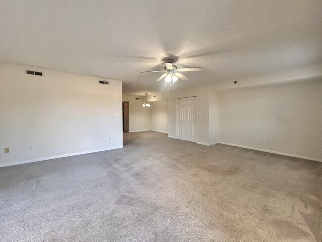 Foto del edificio - 23 Rosewood Ct