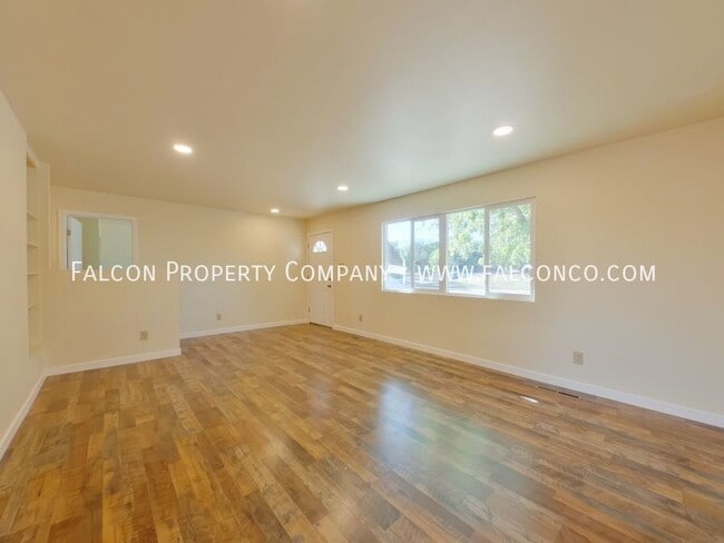 Photo - 475 Loomis Ave House