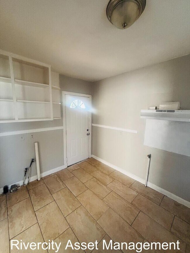 Foto del edificio - Spacious and Beautiful Renovated Home In Nutbush Area!!