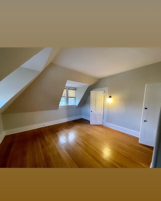 Room 3 - 323 Claremont Ave