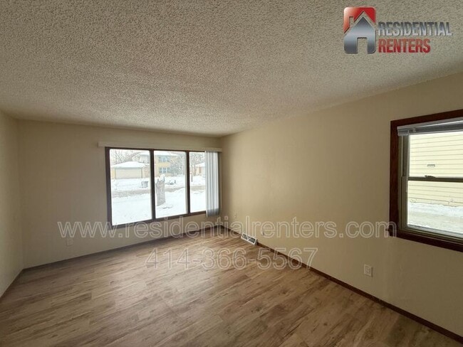 Foto del edificio - 6580 N 73rd St