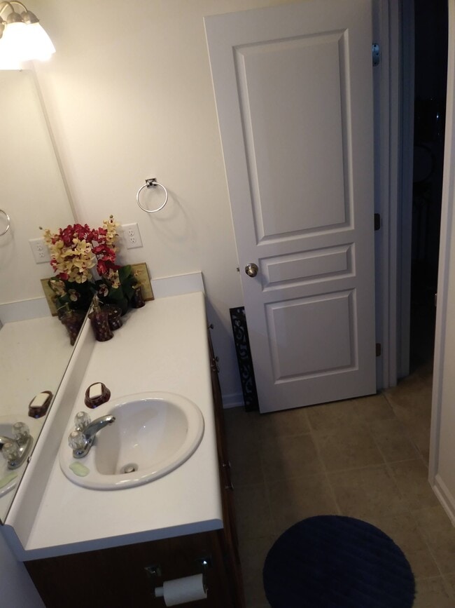 Building Photo - 2108 Pear Tree Ln