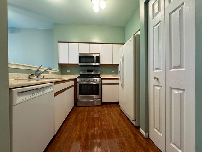 Building Photo - 8 Saint Regis Ct