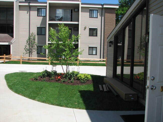 Foto del edificio - Plymouth Colony Apartments