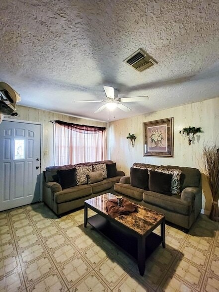 Building Photo - 1540 Valerie Dr
