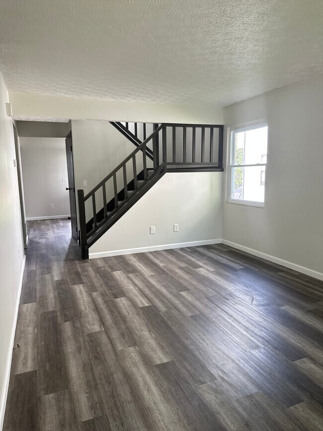 Building Photo - 3824 Longton Dr