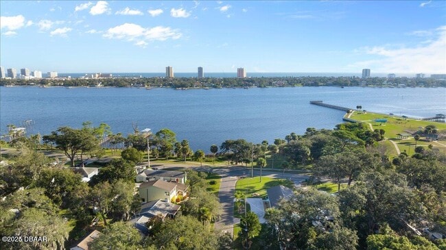 Building Photo - 1146 Riverside Dr
