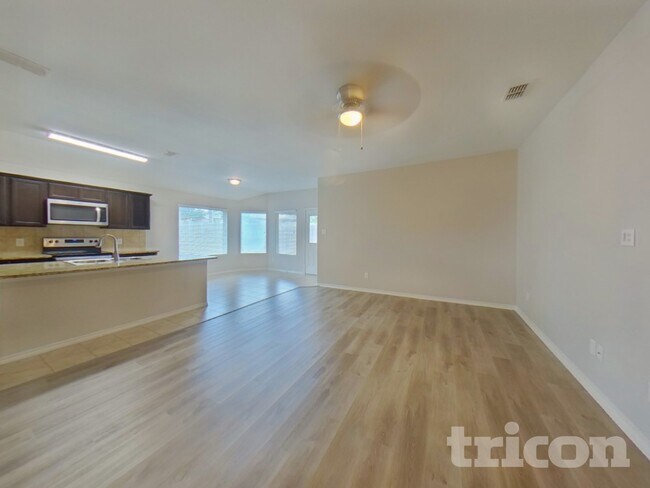 Building Photo - 1109 Forest Gln