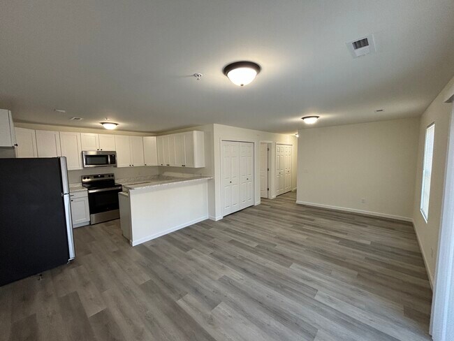 Cocina y sala de estar 6000 y 8000 - Boone Street Commons