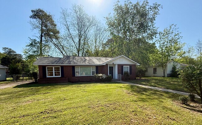 Building Photo - Now Available! Charming 3-Bedroom, 1-Bathroom Home in Decatur, AL