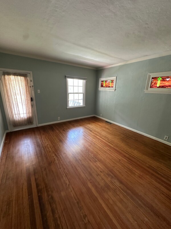 Foto del edificio - 6919 Arthur Ave