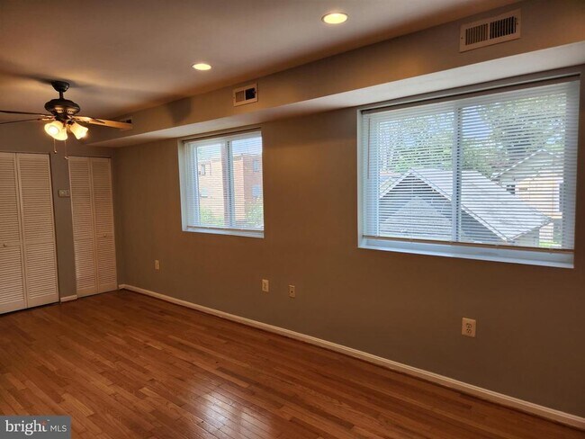 Building Photo - 244 60th St NE