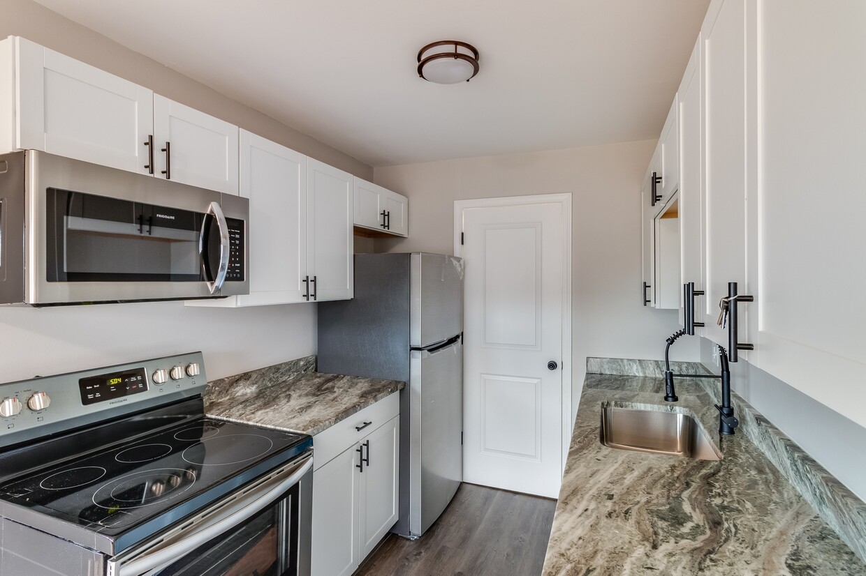 Primary Photo - Altitude Apartments East ( Ferndale 28 LLC)