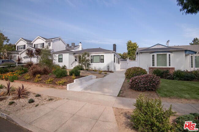 Building Photo - 870 Iliff St
