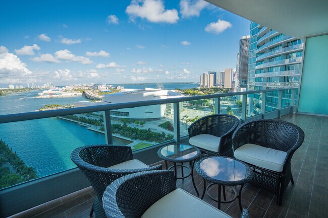 Foto del edificio - 900 Biscayne Blvd