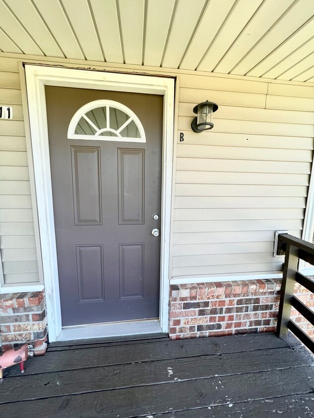 Primary Photo - Available Oct 14!! Freshly Updated 2 Bed 1...