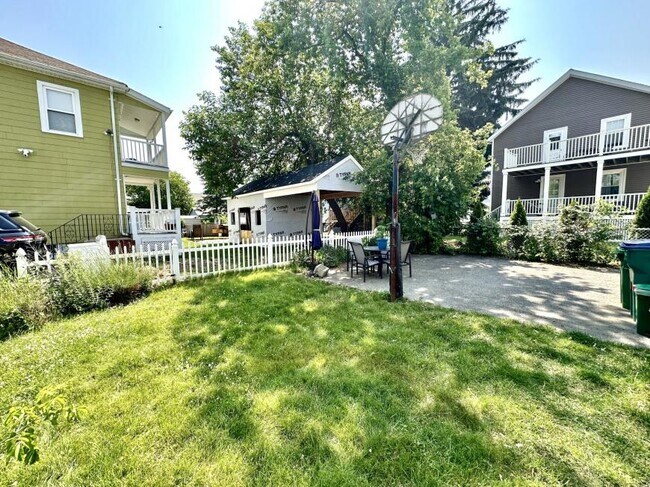 Building Photo - 2 bedroom in Medford MA 02155