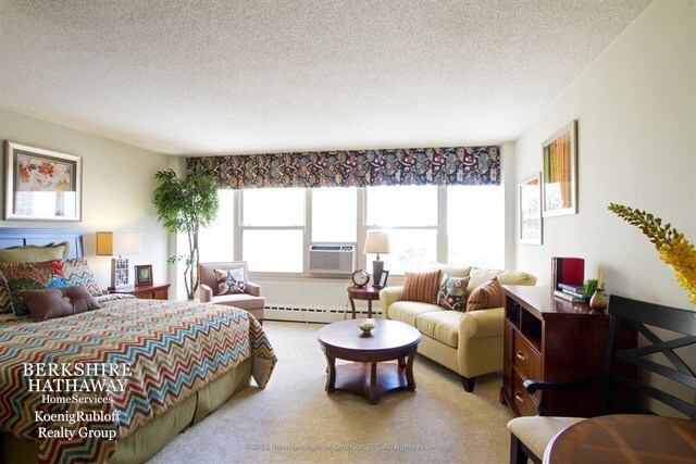 Building Photo - 3121 N Sheridan Rd