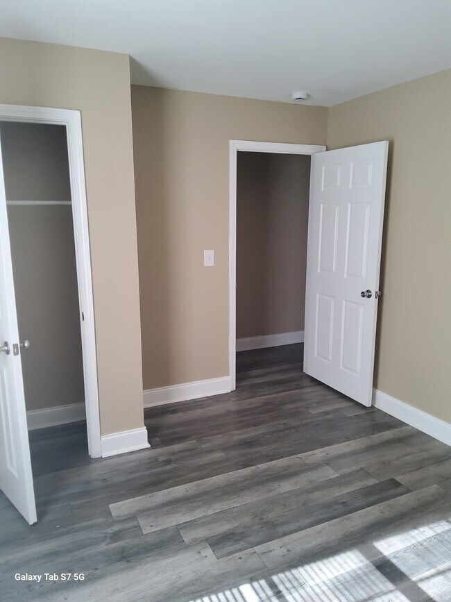 Building Photo - Ronald Pride Duplex Unit A