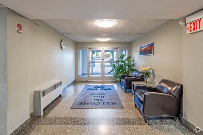 Entrada del edificio - King Alfred Apartments