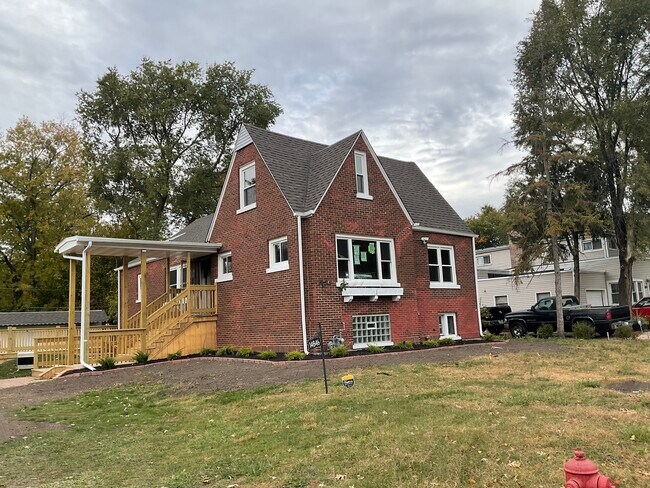 Foto del edificio - 14846 Woodlawn Ave