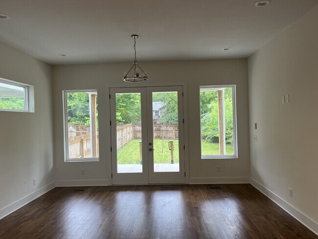 Foto del edificio - "Charming 4-Bedroom Nashville Oasis with E...