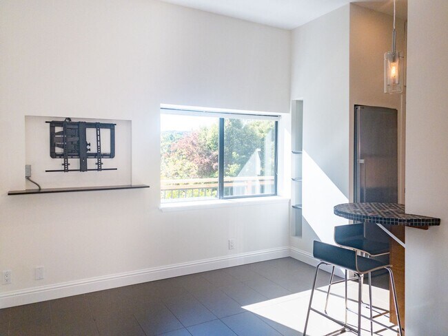 Foto del edificio - 1Bed/1Bath! Parking! Laundry! Garden! Pet! PROGRESSIVE