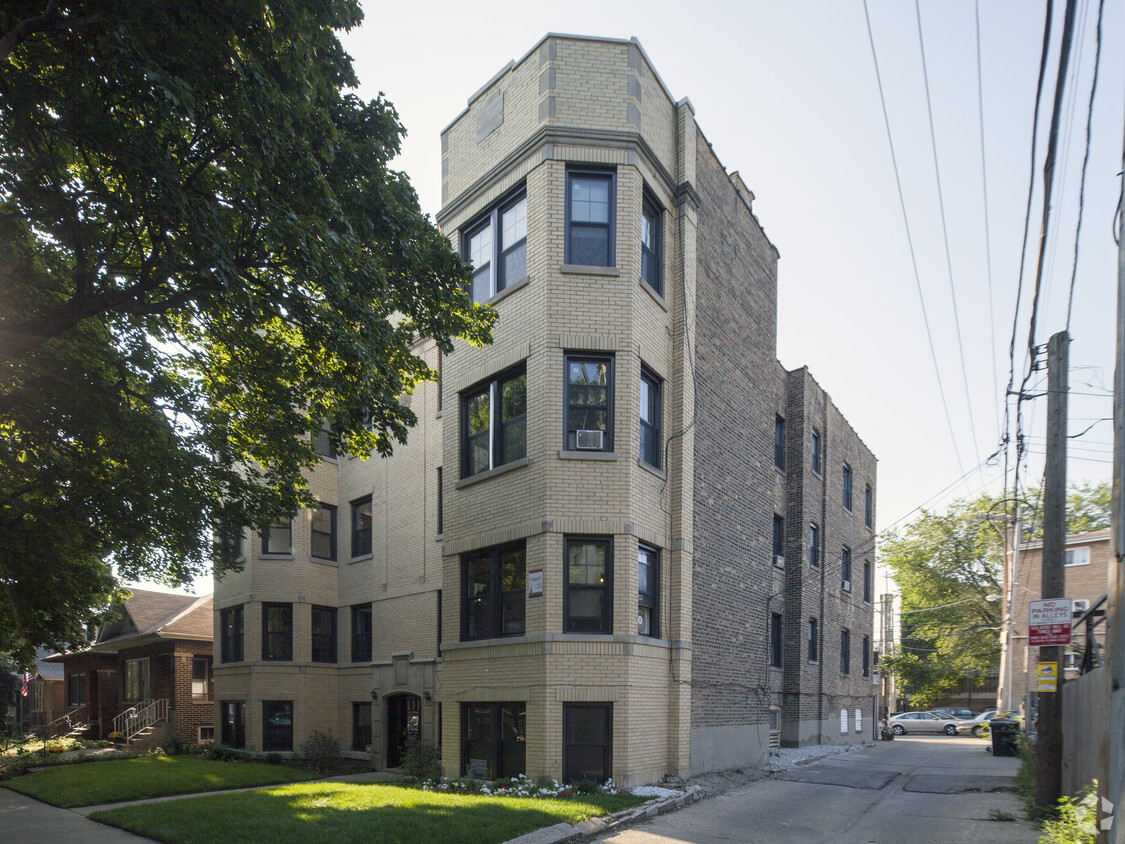 Foto principal - 2115-2117 W Birchwood Ave