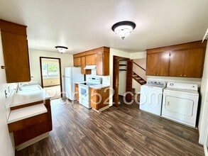 Building Photo - 1446 Rainier Dr
