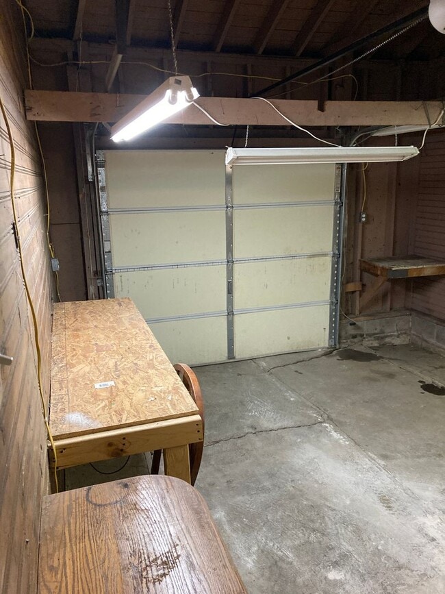 Building Photo - 2 bedroom with large yard, Liberty-Perry S...