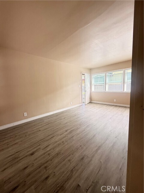 Foto del edificio - 2431 W Beverly Blvd