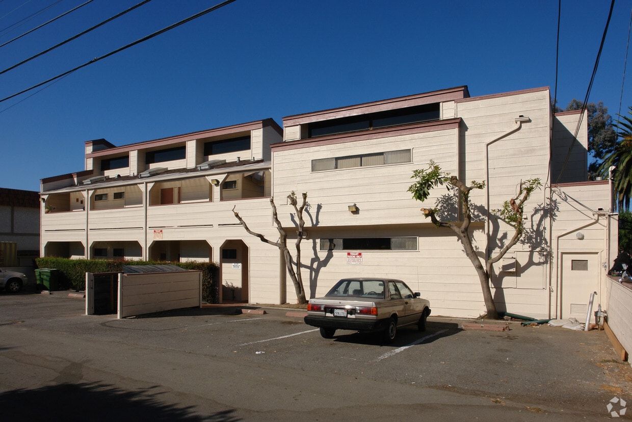 Primary Photo - 213 2nd St