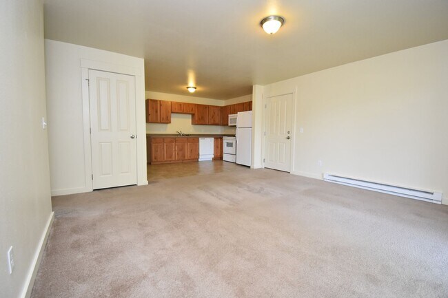 Foto del edificio - 2nd Floor 2 Bed 1 Bath in a Great Central Location! Nice Large Deck Close to Everything