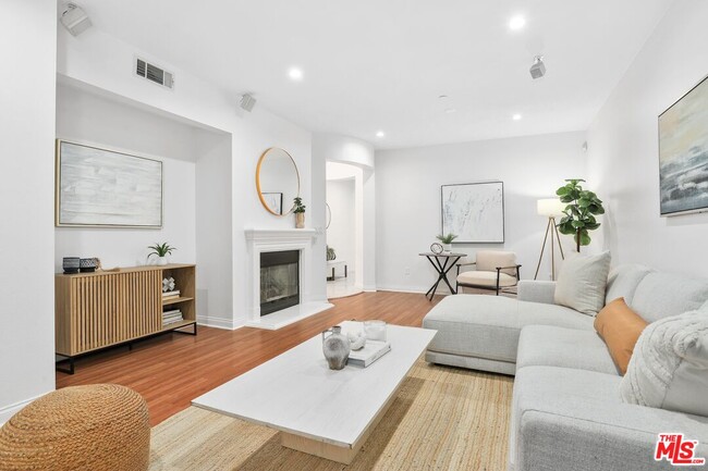 Building Photo - 5625 Crescent Park W