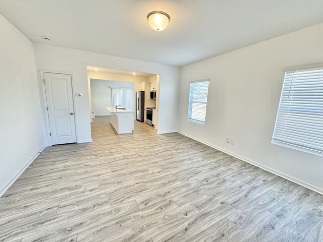 Building Photo - Two bedroom 2 1/2 bath townhome covered fr...