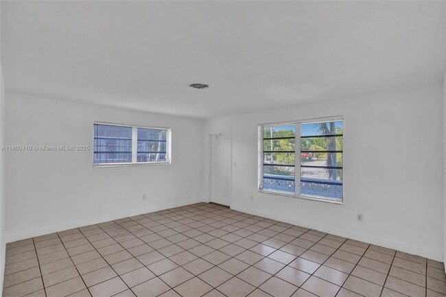 Building Photo - 16980 N Miami Ave