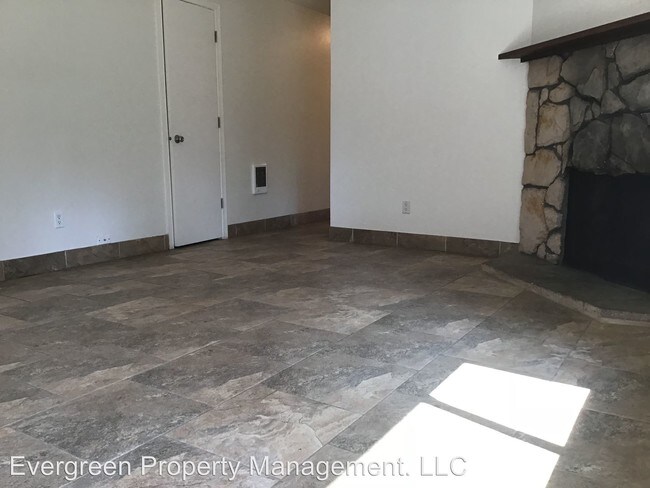 Foto del edificio - 1300-1304 NE Kane Dr