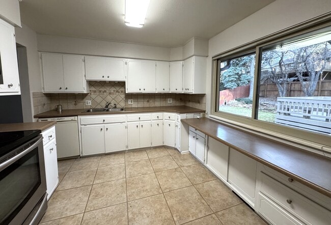 Building Photo - 3084 S Xanthia St