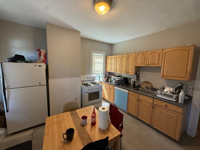 Building Photo - 348 Faneuil St