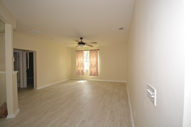 Foto del edificio - 136 Hamilton Grove Dr