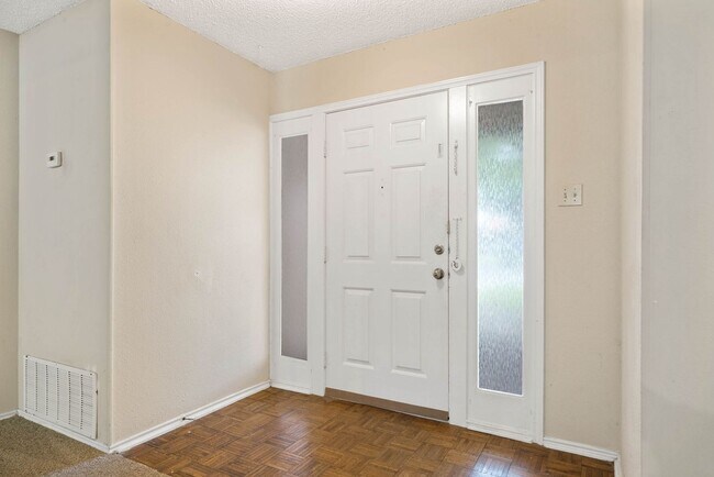 Building Photo - 13918 Tree Crossing St