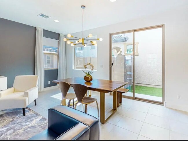 Building Photo - HUGE NEW CONSTRUCTION, 4 BED W/LOFT, POOL ...
