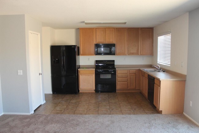Building Photo - 16562 Jasmine St